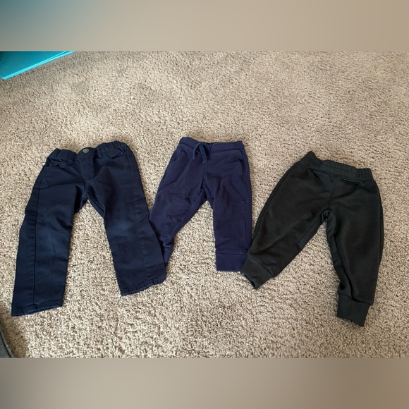 Set of 3 toddler boy 2T pants - Picture 1 of 6
